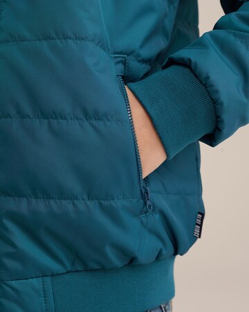 WE Fashion Демисезонная куртка в Зеленый