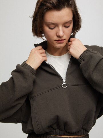 Pull&Bear Mikina – hnědá