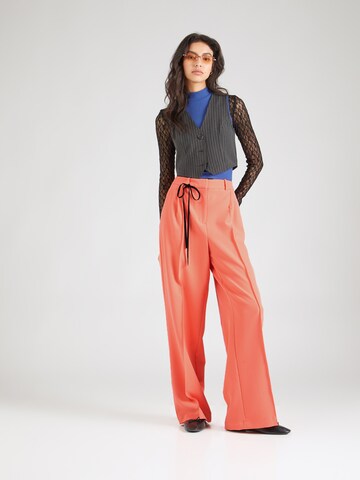 SOMETHINGNEW Wide leg Pleat-front trousers in Pink