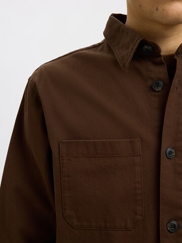 SELECTED Regular fit Button Up Shirt 'SLHTRAVIS' in Brown