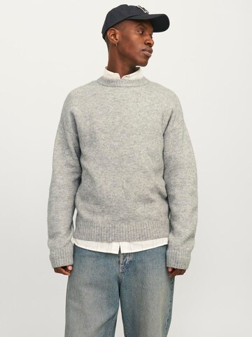 Pull-over 'JOROllie' JACK & JONES en gris : devant