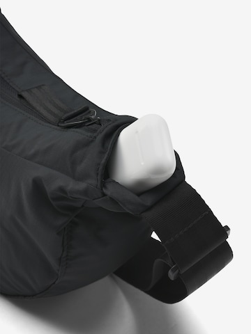 pinqponq Belt bag in Black