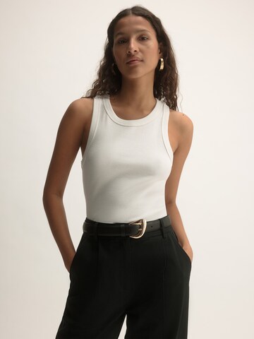 KAVAZI Belt in Black: front