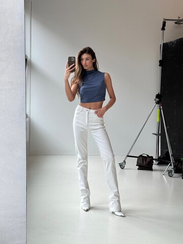 RÆRE by Lorena Rae Flared Jeans 'Ela Tall' in Wit