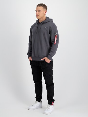 ALPHA INDUSTRIES Sweatshirt 'X-Fit' i grå