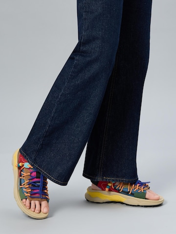 Flower Mountain Sandals in Mixed colors