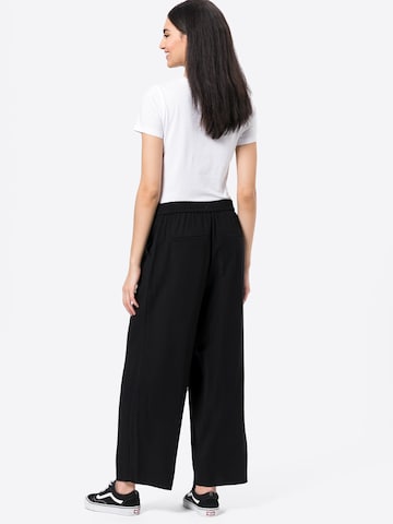 Wide leg Pantaloni con pieghe di TOM TAILOR in nero