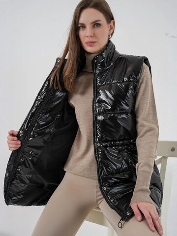 Bigdart Vest in Black