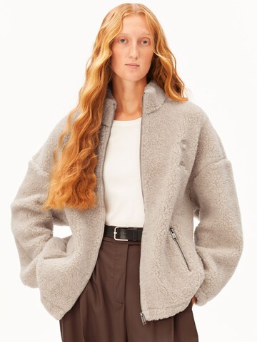 ARMEDANGELS Fleece jas in Beige: voorkant