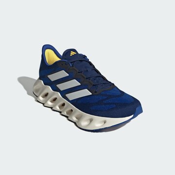 ADIDAS PERFORMANCE - Sapatilha de corrida 'Switch Fwd' em azul