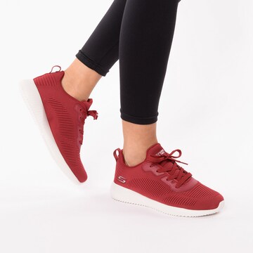 Baskets basses SKECHERS en rouge