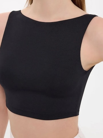 Hiccup Top in Black