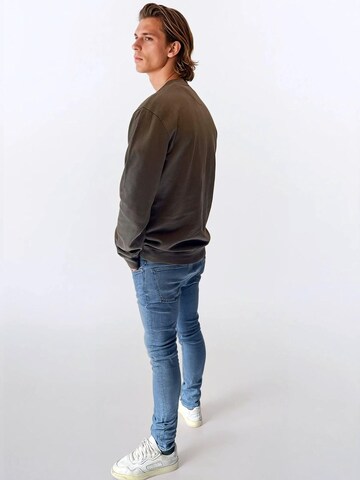 A Question Of (AQO) Sweatshirt 'Johannes' i brun