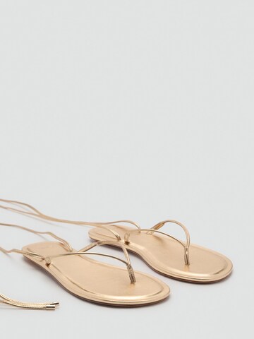 MANGO Teenslipper 'ORIOL' in Goud