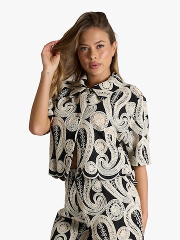 Jijil Shirt in Black: front