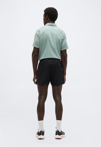 Regular Pantaloni sport de la MIZUNO pe negru
