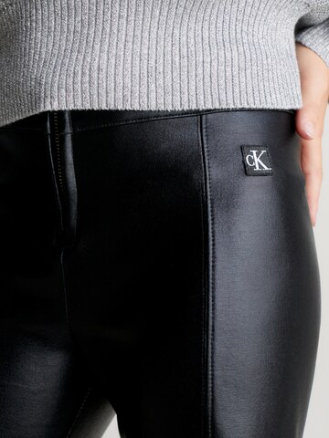 Calvin Klein JeansFlared/zvonoliki kroj Hlače - crna boja