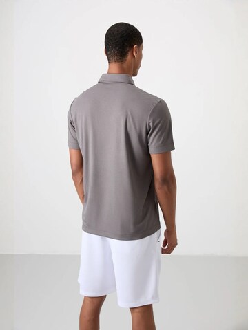 Tommy Life Shirt in Grey