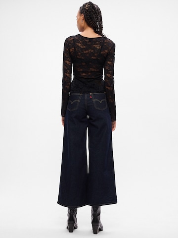 Tricou de la Gina Tricot pe negru