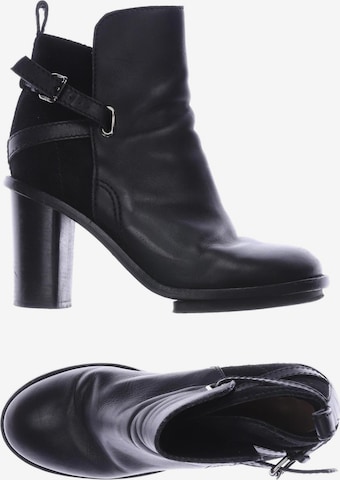 Acne Studios Dress Boots in 40 in Black: front
