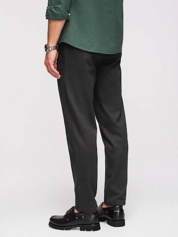 Ombre Regular Chino trousers in Black