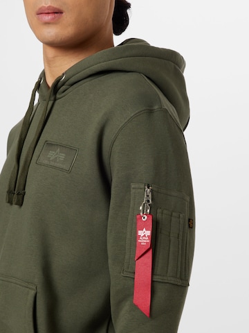 ALPHA INDUSTRIES Sweatshirt in Groen