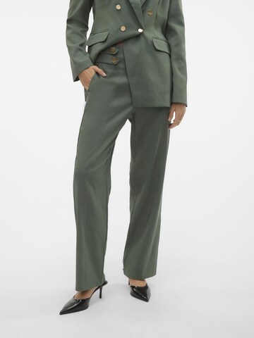 Regular Pantalon à pince VERO MODA en vert : devant