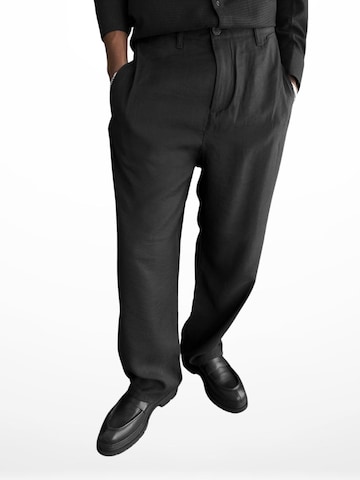 Kleidermafia Loose fit Trousers in Black: front
