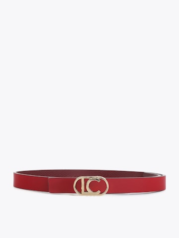 Lola Casademunt Riem in Rood