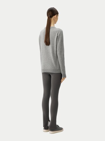 GOBI Cashmere Trui 'Women's Essential Cashmere Crewneck Sweater' in Grijs