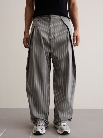 Bershka Barrel Hose in Grau: Vorderseite