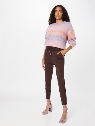 Effilé Pantalon à pince 'Eva' VERO MODA en marron