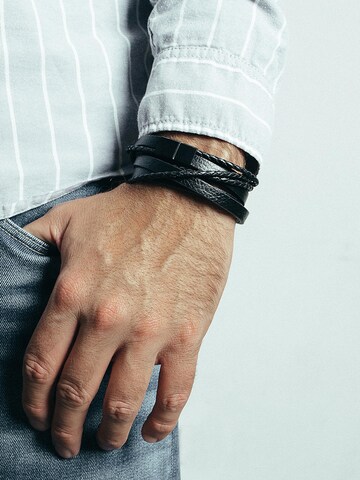 Akitsune Bracelet 'Dark Matter' in Black: front