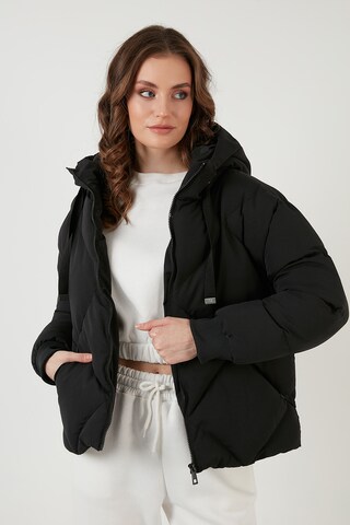 Veste d’hiver LELA en noir : devant