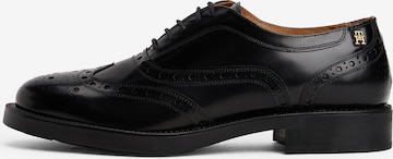 TOMMY HILFIGERCipele na vezanje - crna boja: prednji dio