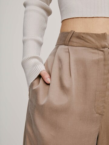 A LOT LESS Wide leg Pleat-front trousers 'Florentina' in Brown