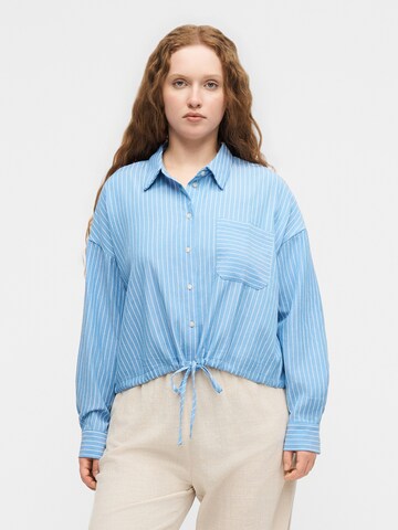 ONLY Carmakoma - Blusa 'CARDEA' en azul: frente