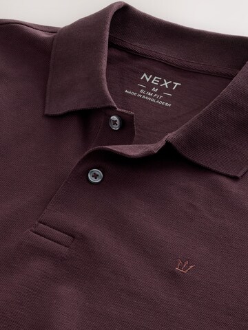 Tricou de la Next pe roșu