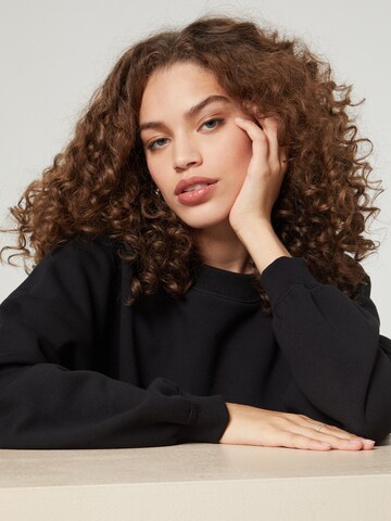 A LOT LESS Sweatshirt 'Haven' in Black