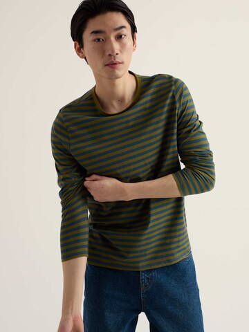 Tricou 'Sailor' de la Seasalt Cornwall pe verde: față