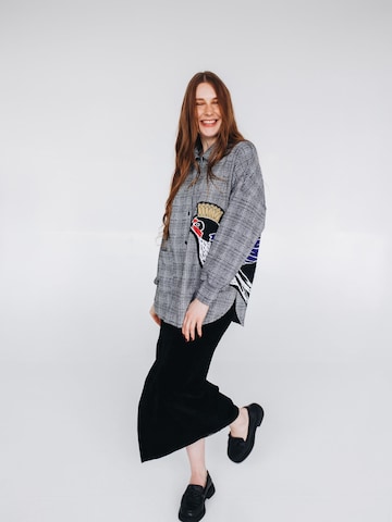 T-shirt 'Shirt with Swallow Motif check' RADADA en gris