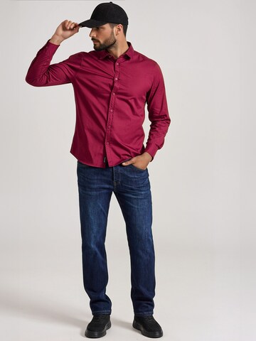 Coupe regular Chemise Funky Buddha en rouge