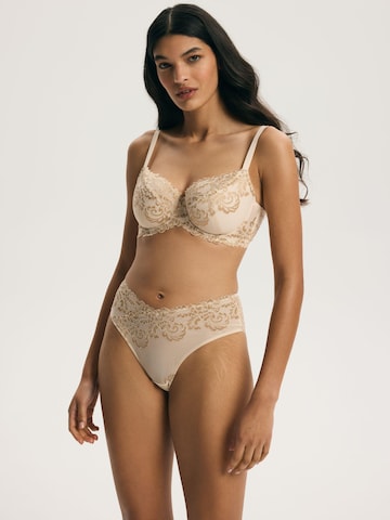 Panty 'Taillenslip Venus, hohe Leibhöhe, florale Spitze, transparent' di ESOTIQ in beige
