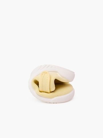 Chaussure basse Pisamonas en jaune