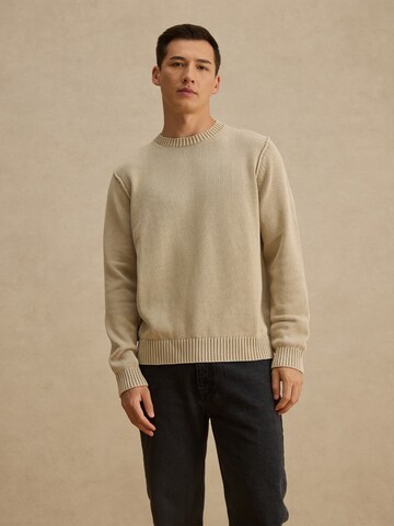 DAN FOX APPAREL Свитер 'Orlando' в Серый: спереди
