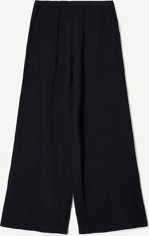 Bershka Wide Leg Housut värissä musta: etupuoli