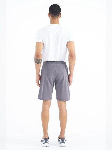 regular Pantaloni sportivi di Tommy Life in grigio