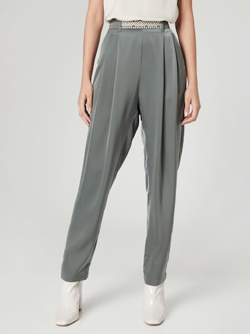 Guido Maria Kretschmer Women Regular Trousers with creases 'Giulia' in Grey: front
