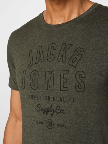 JACK & JONES T-shirt 'Jeans' i grön