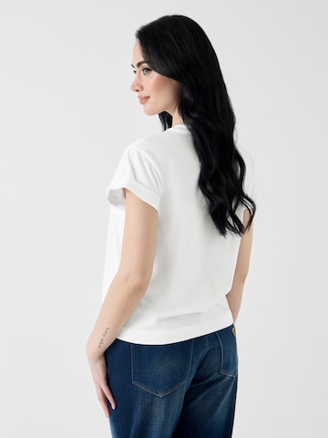 GUESS - Camiseta en blanco